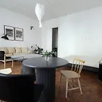 Spacious 3 In Art Nouveau District *