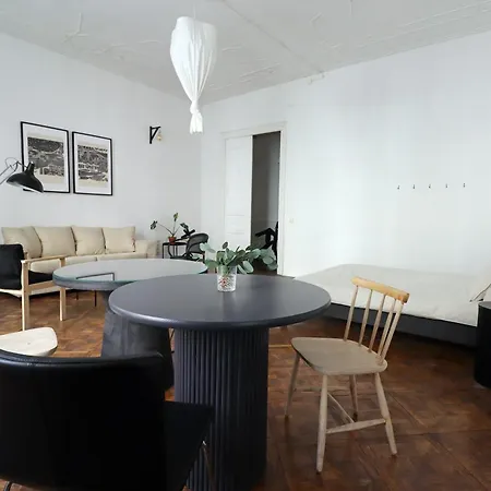 Spacious 3 In Art Nouveau District *