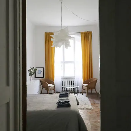 Spacious 3 In Art Nouveau District *