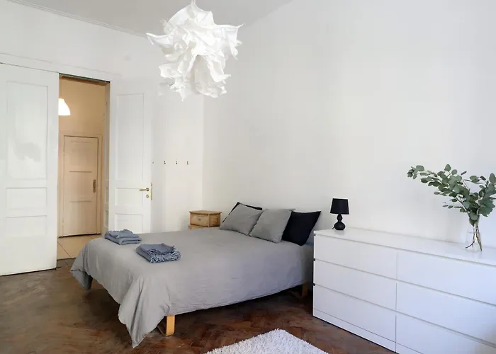 Spacious 3 In Art Nouveau District Апартаменти