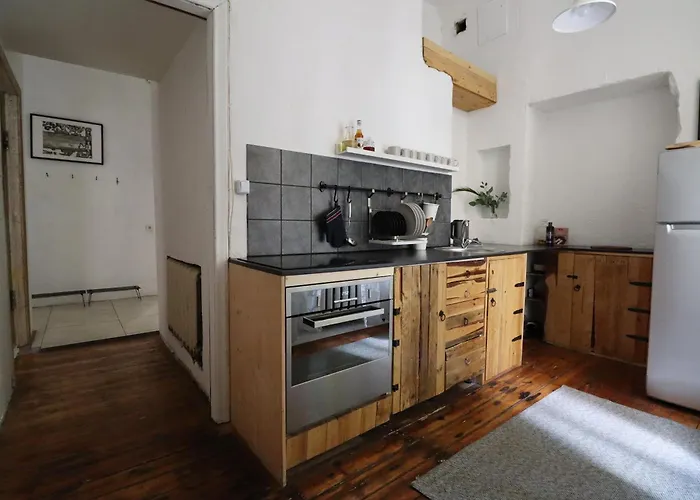 Spacious 3 In Art Nouveau District