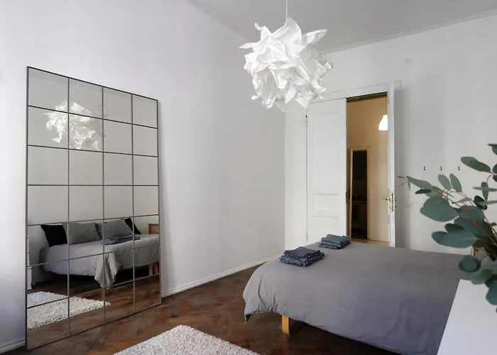 Spacious 3 In Art Nouveau District Апартаменти Рига