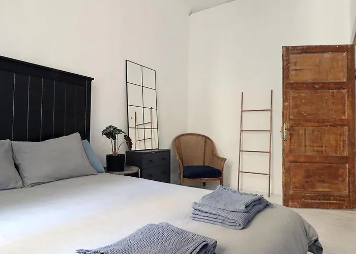 Spacious 3 In Art Nouveau District Dzīvoklis