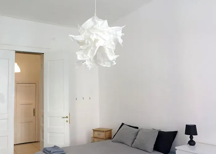 Dzīvoklis Spacious 3 In Art Nouveau District