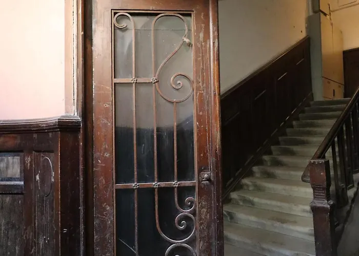 Spacious 3 In Art Nouveau District Апартаменти